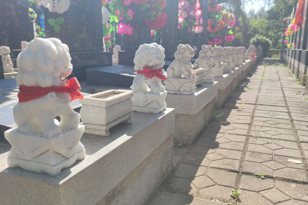 回龙岗墓园墓区